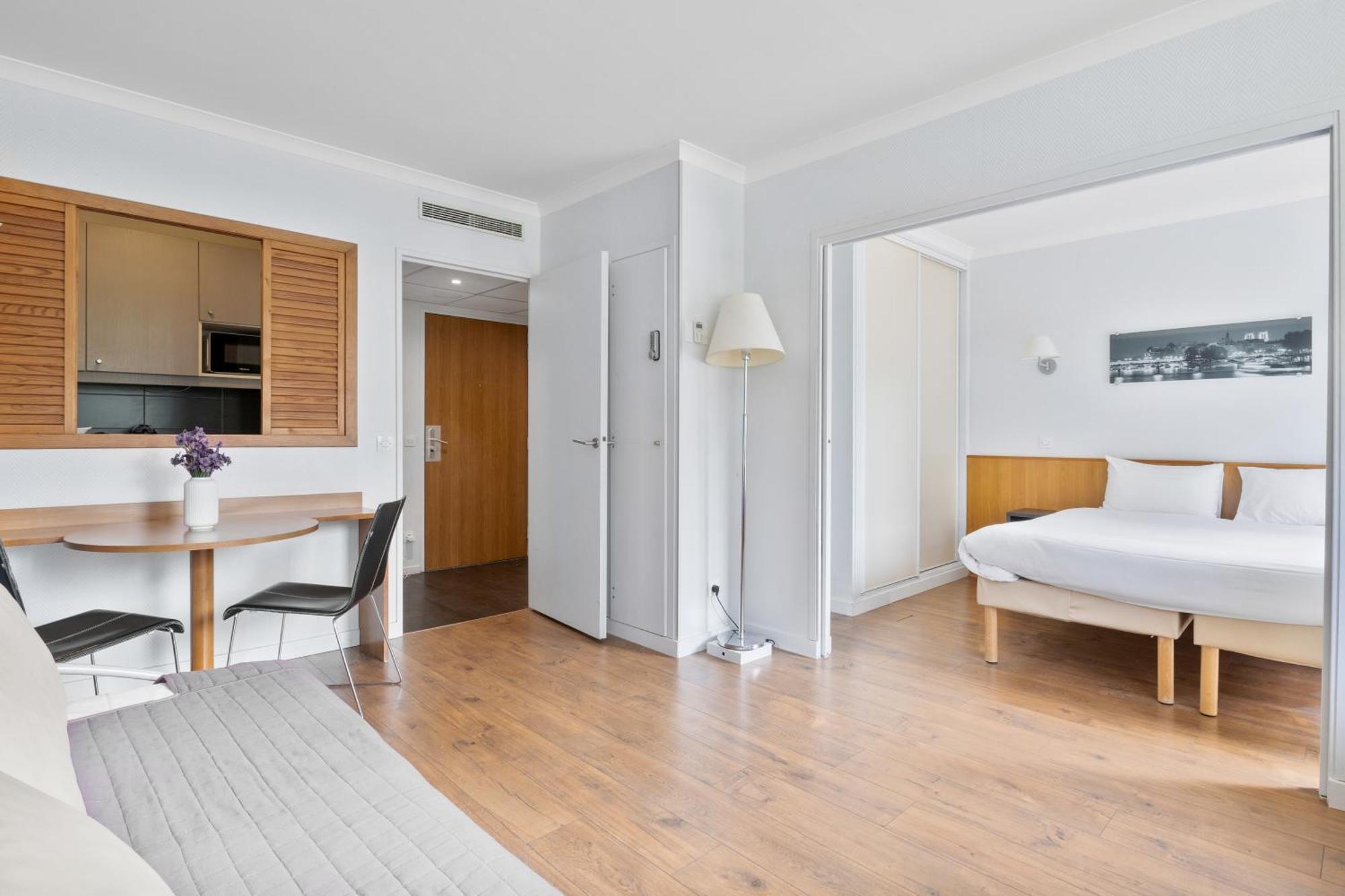 Grand Appartement Avec Balcon - Proche Parc Des Expo - Parking Privee Issy-les-Moulineaux Exterior foto